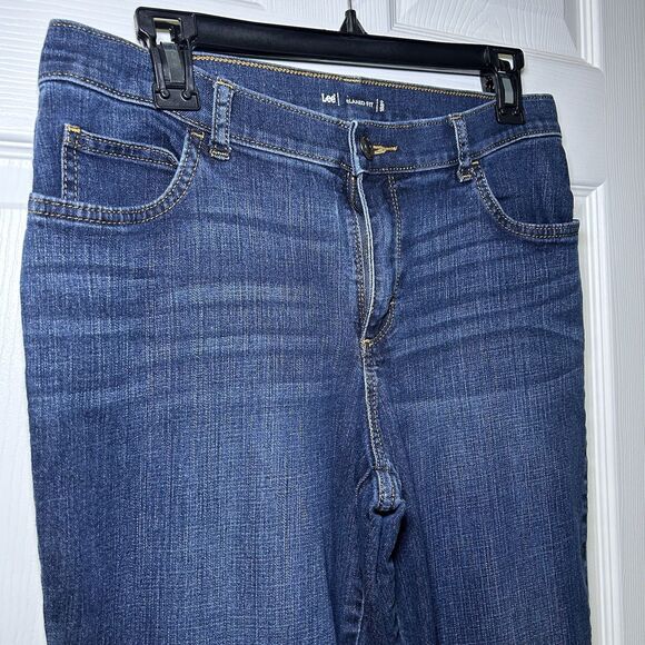 LEE Women’s Relaxed Fit Straight Leg Mid-Rise Jeans Medium Wash Size 8 - Picture 2 of 6